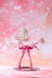 illyasviel von einzbern from fate/kaleid liner prisma illya
