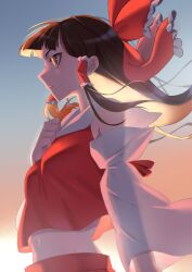 hakurei reimu from touhou