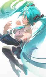 hatsune miku from vocaloid by tunapon01