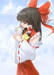 hakurei reimu from touhou