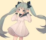  1girl ahoge bow green_eyes green_hair hair_bow hatsune_miku long_hair sailor_dress smile solo twintails uttao very_long_hair vocaloid yellow_background  rating:safe score: user:danbooru