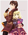  1boy 1girl alvin_(tales_of_xillia) blonde_hair bow brown_eyes brown_hair coat colored_eyelashes cravat elise_lutus frills gloves green_eyes grey_background height_difference juliet_sleeves long_sleeves micha_(chaho) pants puffy_sleeves ribbon short_hair smile tales_of_(series) tales_of_xillia tipo_(xillia) title_drop 