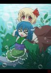  &gt;_&lt; 2girls biting blonde_hair blue_hair bubble drill_hair fangs hair_ribbon hands_in_sleeves head_biting head_fins highres japanese_clothes kimono letterboxed looking_at_viewer mermaid monster_girl multiple_girls obi open_mouth plant red_eyes ribbon rumia short_hair sunbeam sunlight touhou underwater wakasagihime woofey 