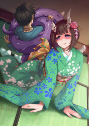  1boy 1girl alternate_costume back_bow bob_cut bow broken_horn brown_hair constriction demon_girl demon_horns demon_tail eriko_(princess_connect!) evil_smile flower green_kimono hair_flower hair_ornament highres horns indoors inverted_bob japanese_clothes kimono kneeling leaning_forward licking_lips looking_back mononoke_(pixiv53597254) princess_connect! print_kimono purple_tail red_flower sash short_hair smile spiked_tail tail tatami tongue tongue_out violet_eyes yellow_sash yuuki_(princess_connect!) 