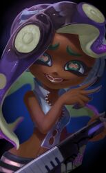  1girl black_hair crop_top cropped_vest dark-skinned_female dark_skin dbwuqldvec82805 fangs gradient_hair green_eyes headphones highres instrument keytar long_hair marina_(splatoon) mole mole_under_mouth multicolored_hair navel_piercing octoling open_mouth piercing smile splatoon_(series) splatoon_2 suction_cups tentacle_hair v vest zipper_pull_tab 