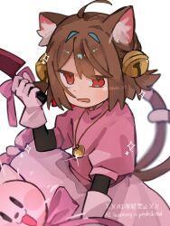  1other ahoge alternate_hairstyle animal_ear_fluff animal_ears bell blurry blurry_background bow brown_hair brown_tail cat_ears cat_tail chara_(undertale) commentary_request cosplay dande_lion2604 frilled_skirt frills gloves gold_necklace hair_bell hair_intakes hair_ornament hand_up heart heart_necklace highres holding holding_knife holding_wand jewelry jitome kemonomimi_mode knife layered_sleeves long_sleeves looking_at_viewer mad_mew_mew mad_mew_mew_(cosplay) multiple_tails necklace no_eyebrows open_mouth other_focus pink_bow pink_shirt pink_skirt puffy_short_sleeves puffy_sleeves red_eyes shirt short_hair short_over_long_sleeves short_sleeves simple_background skirt solo sparkle tail turtleneck turtleneck_shirt twitter_username two_side_up two_tails undertale uneven_eyes upper_body utdr_(toby_fox) wand watermark white_background white_gloves 
