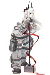  1girl absurdres arknights bare_shoulders black_gloves black_horns chinese_commentary chromatic_aberration closed_mouth commentary_request ear_piercing full_body gloves grey_hair hair_between_eyes hammer highres horns infection_monitor_(arknights) jumpsuit leaning leaning_forward long_hair long_sleeves looking_ahead material_growth mudrock_(arknights) mudrock_(elite_ii)_(arknights) off_shoulder oripathy_lesion_(arknights) piercing pointy_ears red_eyes red_ribbon ribbon simple_background sledgehammer solo standing weapon yean_(eucalypt) 