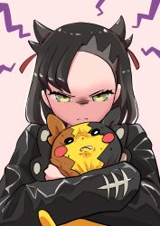  1girl absurdres asymmetrical_bangs black_hair black_jacket closed_mouth commentary_request eyelashes frown glaring green_eyes grey_background hair_ribbon hanten_(hantennano) highres holding holding_pokemon jacket long_hair long_sleeves looking_at_viewer marnie_(pokemon) morpeko morpeko_(full) pokemon pokemon_(creature) pokemon_swsh red_ribbon ribbon upper_body 
