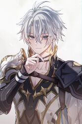  1boy absurdres antenna_hair armor blue_eyes closed_mouth commentary gradient_background hair_between_eyes hand_on_own_chin hand_up highres honkai:_star_rail honkai_(series) kasasagi_(kasasagi0000) light_smile looking_at_viewer male_focus neck_tattoo pauldrons phainon_(honkai:_star_rail) short_hair shoulder_armor simple_background single_pauldron solo sun_symbol sun_tattoo symbol-only_commentary tattoo upper_body white_hair 