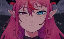  1girl black_horns blue_eyes chainsaw_man close-up closed_mouth heterochromia highres hololive hololive_english horns irys_(hololive) irys_(irys_2.0)_(hololive) long_hair looking_at_viewer multicolored_hair night outdoors pink_hair pointy_ears rain red_hair scene_reference skikkkskuyyy solo streaked_hair symbol-shaped_pupils violet_eyes virtual_youtuber wet wet_hair 