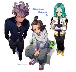  3boys absurdres aqua_hair black_pants black_shoes blue_jacket brown_eyes brown_hair clipboard dark-skinned_male dark_skin dianya_inazuma grey_hoodie grey_pants hands_in_pockets highres hood hoodie inazuma_eleven_(series) inazuma_eleven_victory_road jacket jewelry kisoji_heita looking_at_viewer male_focus medium_hair multicolored_hair multiple_boys necklace open_mouth pants purple_hair sakurazaki_jouji sasanami_unmei shoes short_shorts shorts simple_background sitting standing translation_request two-tone_hair violet_eyes white_background white_jacket yellow_shoes 