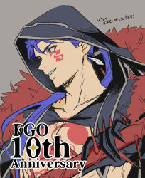  1boy anniversary black_gloves blue_hair chest_tattoo collarbone commentary_request cu_chulainn_(fate) cu_chulainn_alter_(fate) detached_hood earrings facial_mark fate/grand_order fate_(series) gae_bolg_(fate) gloves grey_background grin hair_over_shoulder highres jewelry long_hair looking_to_the_side loose_hair_strand male_focus mitsudomoe_(shape) muscular muscular_male osoba_(smen29) ponytail red_eyes sharp_teeth simple_background smile solo tattoo teeth tomoe_(symbol) topless_male translation_request 