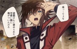  1boy black_shirt blurry blurry_background brown_hair commentary_request green_eyes heterochromia highres jacket male_focus red_jacket shirt solo speech_bubble translation_request twitter_username watermark yellow_eyes yoshio_296 yu-gi-oh! yu-gi-oh!_gx yuki_judai 