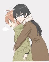  2girls ahoge artist_name black_hair blue_eyes brown_coat coat enpera from_side grey_background highres hug hug_from_behind koito_yuu long_hair long_sleeves looking_at_another multiple_girls nanami_touko nyamo open_mouth orange_eyes orange_hair scarf simple_background smile winter_clothes yagate_kimi_ni_naru yuri 