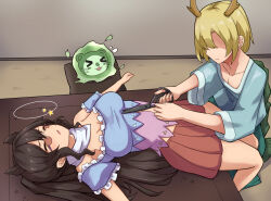  2girls animal_realm_yakuza_(touhou) antlers bandana blonde_hair blue_shirt breasts commentary_request dragon_girl dragon_horns dragon_tail green_scales green_tail highres holding holding_scissors horns kicchou_yachie kurokoma_saki long_hair manatsu_no_yo_no_inmu mani_padme multiple_girls off-shoulder_shirt off_shoulder otter otter_spirit_(touhou) overskirt scissors shirt short_hair square_neckline tail touhou turtle_shell white_bandana yellow_horns 