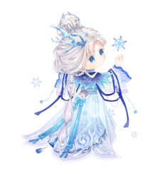  1girl absurdres alternate_hair_color back_bow beads blue_bow blue_capelet blue_eyes blue_hanfu blue_horns blue_shawl bow braid braided_hair_rings capelet chibi chinese_clothes chinese_commentary circlet closed_mouth clouded_loong_(infinity_nikki) commentary_request dragon_horns expressionless hair_beads hair_bun hair_ornament hair_rings hanfu happy head_tilt highres horns infinity_nikki light_blush long_hair long_sleeves looking_at_viewer looking_back low_ponytail multi-tied_hair nikki_(series) official_alternate_color outstretched_hand ponytail shawl shenqi_tuoxie_zai_nali simple_background single_hair_bun single_hair_ring single_horn smile snowflakes solo standing tareme topknot very_long_hair white_background white_hair wide_sleeves 
