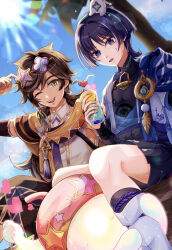  2boys asha_(genshin_impact) black_shirt black_shorts brown_hair brown_scarf commentary_request cup drinking_straw eyewear_on_head genshin_impact glass green_eyes highres holding holding_cup japanese_clothes long_hair male_focus multicolored_hair multiple_boys one_eye_closed open_mouth purple_hair scaramouche_(genshin_impact) scarf sethos_(genshin_impact) shirt short_hair shorts star-shaped_eyewear star_(symbol) streaked_hair tassel ukikasa19021 violet_eyes wanderer_(genshin_impact) white_shirt 