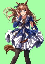  1girl absurdres animal_ears armband black_pantyhose blue_eyes blue_jacket blush bow brown_hair collarbone commentary_request dress ear_bow ear_ribbon grass_wonder_(stone-piercing_blue)_(umamusume) grass_wonder_(umamusume) green_background highres horse_ears horse_girl horse_tail jacket kuya_(hey36253625) long_hair long_sleeves looking_at_viewer multicolored_hair open_mouth pantyhose red_armband sailor_collar simple_background smile solo tail umamusume white_dress white_hair white_sailor_collar 