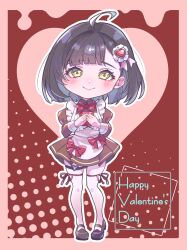  1girl absurdres ahoge black_hair brown_dress brown_shoes commentary_request dress full_body hair_ornament happy_valentine heart heart_hair_ornament heart_o-ring highres juliet_sleeves kirisaki_nuko leg_ribbon long_sleeves looking_at_viewer medium_hair no_socks o-ring o-ring_thigh_strap parerdemia_gakuen pleated_dress puffy_sleeves red_background red_ribbon ribbon sakuraba_una shoes short_dress solo standing thigh_ribbon thigh_strap virtual_youtuber yellow_eyes 