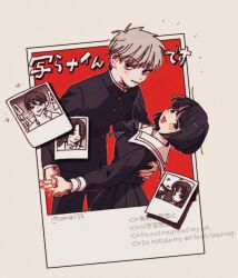  2boys 3girls black_hair black_pants black_skirt blush character_request commentary_request comori56 gakuran grey_hair hand_on_another's_back hand_on_own_chin holding_hands kurokiri_makoto multiple_boys multiple_girls open_mouth pants photo_(object) sailor_collar school_uniform skirt smile tachibana_michiru_(utsuranain_desu) thumbs_up translation_request utsuranain_desu 