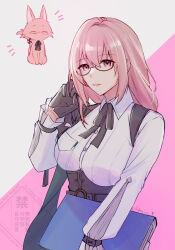  1girl black_gloves commentary_request glasses gloves hair_between_eyes highres long_hair looking_at_viewer oftongasuki3 pink_eyes pink_hair shirt smile solo tsukishiro_yanagi tsukishiro_yanagi_(cat) white_shirt zenless_zone_zero 