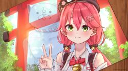  1girl 35p_(sakura_miko) absurdres ahoge beret black_hat collared_shirt floating_headgear green_eyes hat headgear highres hololive looking_at_viewer low_twintails official_alternate_costume pink_hair sakura_miko sakura_miko_(casual) shirt smile solo temple_gate twintails v virtual_youtuber white_shirt yuzuno_wagiri 