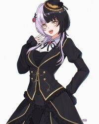  1girl absurdres alternate_costume black_dress black_hair black_hat black_jacket black_ribbon commentary dress flower grey_hair hair_flower hair_ornament hat highres hololive hololive_english jacket looking_at_viewer mikeemyk1 mini_hat neck_ribbon open_mouth ribbon shiori_novella simple_background solo teeth upper_teeth_only virtual_youtuber white_background yellow_eyes 