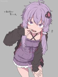  1girl ahoge black_jacket criss-cross_halter dress finger_in_own_mouth grey_background hair_ornament halterneck hand_on_own_knee highres jacket leaning_forward looking_at_viewer open_mouth purple_dress purple_hair semicolonize sidelocks simple_background solo teeth translation_request violet_eyes voiceroid yuzuki_yukari 