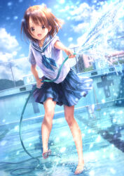 1girl :d backlighting barefoot blue_neckerchief blue_skirt blue_sky blunt_bangs blush brown_eyes brown_hair cleaning_pool clouds commentary_request day dutch_angle feet full_body goto_p hair_between_eyes hand_up happy highres holding holding_hose hose light_particles looking_at_viewer medium_hair miniskirt neckerchief open_mouth original outdoors pleated_skirt pool sailor_collar sailor_shirt school_uniform serafuku shirt short_sleeves skirt sky smile soles solo splashing standing standing_on_one_leg sunlight toes water water_drop white_sailor_collar white_shirt 