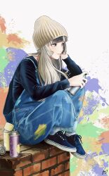  1girl absurdres alternate_costume beanie black_hair black_shoes black_sweater blue_eyes blue_overalls brown_hat commentary_request grey_hair hand_on_own_cheek hand_on_own_face hat head_rest highres holding holding_spray_can hololive hololive_dev_is juufuutei_raden knees_up light_blush long_hair long_sleeves mori_nox multicolored_hair overalls paint_on_clothes parted_lips shoes signature sitting sneakers socks solo spray_can spray_paint sweater two-tone_hair virtual_youtuber white_socks 