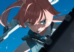  ahoge bare_legs black_gloves blast-7 blue_archive blue_background bulletproof_vest commentary_request gloves glowing glowing_halo gun halo heterochromia high_ponytail highres holding holding_weapon hoshino_(armed)_(blue_archive) hoshino_(blue_archive) looking_at_viewer partially_shaded_face pink_hair ponytail shield shirt shotgun simple_background skirt weapon white_shirt 
