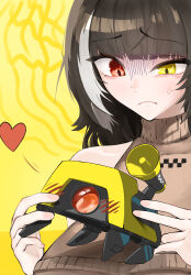  1girl absurdres banana_(girls'_frontline) brown_hair brown_sweater commentary girls'_frontline_2:_exilium girls_frontline heterochromia hhaelyang highres looking_down multicolored_hair non-humanoid_robot red_eyes ro635_(girls'_frontline) robella_(girls'_frontline_2) robot sleeveless sleeveless_sweater solo streaked_hair sweater turtleneck turtleneck_sweater two-tone_hair upper_body white_hair white_streaks yellow_background yellow_eyes 