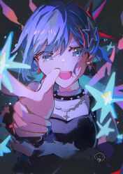  1girl absurdres black_shirt blue_eyes blue_hair breasts cleavagee collar commentary cross cross_necklace detached_collar dot_nose earrings hair_between_eyes hair_ornament hairclip highres hololive hoshimachi_suisei jewelry looking_at_viewer medium_hair miya_(ikanyaide) necklace open_mouth pointing pointing_at_viewer shirt signature simple_background smile solo sparkle spiked_collar spikes star_(symbol) star_in_eye symbol_in_eye teeth translation_request virtual_youtuber 