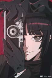 1girl absurdres arknights beret bigbiao black_gloves black_hair black_hat black_jacket blunt_bangs brown_eyes camera gloves hat highres hime_cut holding holding_camera jacket long_hair long_sleeves looking_at_viewer mole mole_under_eye one_eye_covered parted_lips portrait red_background smile solo virtuosa_(arknights) world_war_ii 