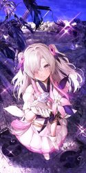  1girl absurdres blue_sky blush closed_mouth commentary diamond_(shape) dress flower gem gloves grand_piano grey_eyes grey_hair hair_flower hair_ornament hand_up highres instrument isekaijoucho kamitsubaki_studio layered_dress long_hair looking_at_viewer phonograph piano pink_flower shoes sky smile solo sparkle takeno_(hashi_falcon) two_side_up untranslatable_commentary virtual_youtuber white_dress white_gloves white_shoes 