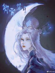  black_capelet black_hanfu black_sky blue_eyes capelet character_name chinese_clothes chinese_commentary chinese_hairpin closed_mouth commentary_request crescent_moon expressionless forehead grey_hair hair_ornament hairpin half_updo hanfu high_collar highres light_frown light_particles lipstick long_hair makeup mandarin_collar moon moonset_(shining_nikki) multiple_hairpins night nikki_(series) outdoors painterly red_lips shining_nikki sidelocks signature sky topknot watermark weibo_watermark wind wudaxian 