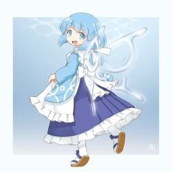  1girl apron artist_logo blue_background blue_eyes blue_hair blue_kimono blue_skirt bow elsie_(kitagawa_suigetsu) fairy fairy_wings frilled_apron frilled_skirt frills hair_bow japanese_clothes kimono kitagawa_suigetsu logo looking_at_viewer looking_back low_ponytail open_mouth original ponytail skirt socks solo standing standing_on_one_leg tabi transparent_wings two-tone_background waist_bow waraji white_apron white_background white_bow white_socks wings 