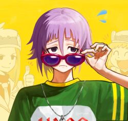  1other 2girls adjusting_eyewear androgynous artist_name black_eyes chain chain_necklace commentary crona_(soul_eater) elizabeth_thompson flying_sweatdrops frown green_sleeves hair_between_eyes highres jewelry looking_to_the_side multiple_girls necklace official_alternate_costume other_focus patricia_thompson pottyan_0 projected_inset raglan_sleeves red-framed_eyewear shirt short_hair simple_background solo_focus soul_eater sunglasses thumbs_up tinted_eyewear violet_eyes white_shirt yellow_background 