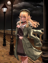  1girl adjusting_clothes black_choker black_dress black_hat blonde_hair blunt_bangs blurry blurry_foreground breath choker clouds cloudy_sky coat coat_on_shoulders collarbone dark-skinned_female dark_skin dot_nose dress elf feet_out_of_frame floating_clothes floating_hair frilled_dress frilled_sleeves frills full_moon fur-trimmed_coat fur_trim green_coat grey_dress hand_up hat highres hololive hood hood_down hooded_coat lamppost long_hair long_pointy_ears long_sidelocks long_sleeves looking_at_viewer moon multicolored_hair night ocean official_alternate_costume official_alternate_hairstyle orange_eyes outdoors parted_lips pendant_choker pinstripe_dress pinstripe_pattern pointy_ears sailor_collar sailor_dress sailor_hat shino_12a shiranui_flare shiranui_flare_(street) short_dress sidelocks sky solo standing star_(sky) starry_sky steam_from_mouth streaked_hair striped_clothes striped_dress swept_bangs two-tone_hair vertical-striped_clothes vertical-striped_dress virtual_youtuber water white_sailor_collar white_streaks wind zipper 