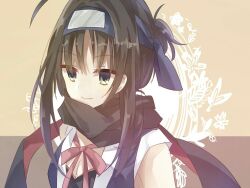  1girl ahoge black_hair black_scarf blue_kimono bow closed_mouth commentary forehead_protector green_eyes hair_between_eyes hitachi_mako japanese_clothes kimono looking_ahead mecroty ninja ponytail red_bow scarf senren_banka short_hair_with_long_locks short_ponytail sidelocks simple_background sleeveless sleeveless_kimono smile solo untranslatable_commentary upper_body yellow_background 