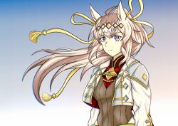  1girl ahoge animal_ears blue_eyes breasts brooch closed_mouth clothing_cutout cropped_jacket diamond_brooch grey_hair grey_leotard hair_between_eyes hair_ornament hair_ribbon highres hip_vent horse_ears horse_girl jacket jewelry leotard long_hair long_sleeves looking_at_viewer neckerchief oguri_cap_(cinderella_gray)_(umamusume) oguri_cap_(umamusume) ponytail red_neckerchief ribbon simple_background solo star_brooch syukuna_318 umamusume umamusume:_cinderella_gray upper_body white_jacket 