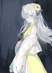  1girl absurdres blonde_hair blush breasts coffeekite dress flower grey_eyes grey_hair hair_flower hair_ornament hair_over_one_eye highres isekaijoucho jacket kamitsubaki_studio long_hair looking_at_viewer multicolored_hair off_shoulder small_breasts solo two-tone_hair 