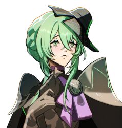  1girl armor ascot bikini_boody black_dress black_gloves blush closed_mouth crossed_bangs dress fascinator fire_emblem fire_emblem:_fortune's_weave frown gloves green_eyes green_hair hair_between_eyes hat highres mini_hat ninae_(fire_emblem) purple_ascot short_hair_with_long_locks shoulder_armor simple_background solo upper_body white_background 