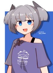  1girl absurdres alternate_costume blue_background blue_eyes commentary_request dated grey_hair headgear highres i-36_(kancolle) kantai_collection looking_at_viewer official_alternate_costume one-hour_drawing_challenge purple_shirt shirt smile solo thrown_(36974889) twintails twitter_username upper_body 