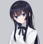  1girl bangs black_hair black_hairband black_ribbon blue_eyes closed_mouth commentary_request dress expressionless eyebrows_visible_through_hair grey_background hair_between_eyes hairband long_hair looking_at_viewer neck_ribbon nemu_mohu ribbon sidelocks simple_background solo tohno_akiha tsukihime tsukihime_(remake) upper_body white_dress 