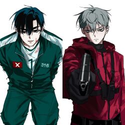  2boys alien_stage arms_behind_back black_eyes black_gloves black_hair chest_harness commentary gloves green_eyes green_jacket green_pants green_track_suit grey_hair gun hair_between_eyes harness holding holding_gun holding_weapon hood hoodie ivan_(alien_stage) jacket juewang_de_hu_bi kneeling male_focus multiple_boys pants pink_hoodie red_pupils shirt short_hair squid_game thick_eyebrows till_(alien_stage) track_suit untranslatable_commentary very_short_hair weapon white_shirt 