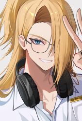  1boy absurdres alternate_costume asymmetrical_bangs black_eyeliner black_nails blue_eyes collared_shirt commentary_request deidara_(naruto) deidaramom eyeliner glasses grin hair_over_one_eye headphones headphones_around_neck high_ponytail highres korean_commentary long_hair looking_at_viewer makeup male_focus naruto_(series) naruto_shippuuden ponytail shirt simple_background smile solo white_background white_shirt 