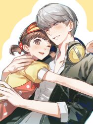  1boy 1girl absurdres apron black_jacket blunt_bangs bow brown_hair commentary doujima_nanako floating_hair from_side grey_eyes grey_hair hair_bow hand_on_another's_shoulder hat head_tilt headphones headphones_around_neck high_collar highres hug jacket leaning_back leaning_forward leaning_on_person light_blush looking_afar looking_at_another multicolored_hat narukami_yu one_eye_closed open_clothes open_mouth open_shirt outline outstretched_arm persona persona_4 polka_dot polka_dot_apron polka_dot_bow red_bow school_uniform shirt short_hair short_sleeves simple_background smile striped_bow teeth twintails visor_cap white_outline white_shirt yasogami_school_uniform yellow_background yellow_shirt yu_lan_zai_shuijiao 