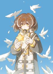  1girl arknights bird black_coat blue_background brown_hair chinese_commentary coat commentary_request cowboy_shot dove earrings gloves hair_between_eyes highres jewelry liwu_hezi long_sleeves looking_at_viewer magallan_(arknights) multicolored_hair object_floating_above_hand outdoors short_hair sky solo star_(symbol) streaked_hair white_gloves white_streaks yellow_eyes 