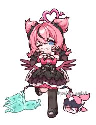  1girl aria_(human)_(discordant_note)_(zenless_zone_zero) aria_(human)_(zenless_zone_zero) aria_(robot)_(zenless_zone_zero) aria_(zenless_zone_zero) bare_shoulders black_bridal_gauntlets black_choker black_dress black_hair black_streaks black_thighhighs blue_eyes bridal_gauntlets choker commentary crossed_bangs deformed double_v dress full_body hair_between_eyes halo heart heart_halo highres leg_up looking_at_viewer multicolored_hair official_alternate_costume one_eye_closed pink_hair pretty_period quad_tails simple_background single_thighhigh skull_ornament smile solo standing standing_on_one_leg streaked_hair thigh-highs twitter_username v white_background wings zenless_zone_zero 